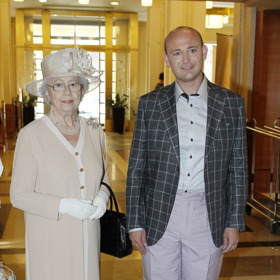 Mary Reynolds s prezidentem Muže roku, Davidem Novotným.