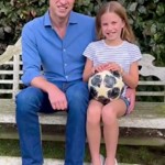 Princ William popřál v neděli fotbalistkám Anglie hodně štěstí ve finálovém zápase mistrovství utkání v Austrálii nedorazil osobně. Společnost mu ve videozdravici dělala osmiletá dcera Charlotte, která přitom předvedla dokonalý sportovní outfit za dostupnou cenu.