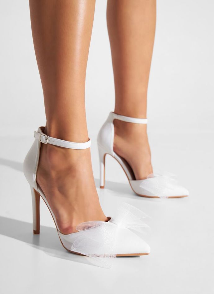 Svatební střevíčky, DeeZee, 1 060 Kč.