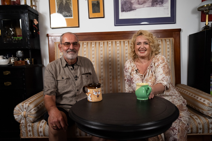 Ivo Šmoldas pozval Milušku Bittnerovou a štáb talk show Na kafeečko na svoji chalupu.