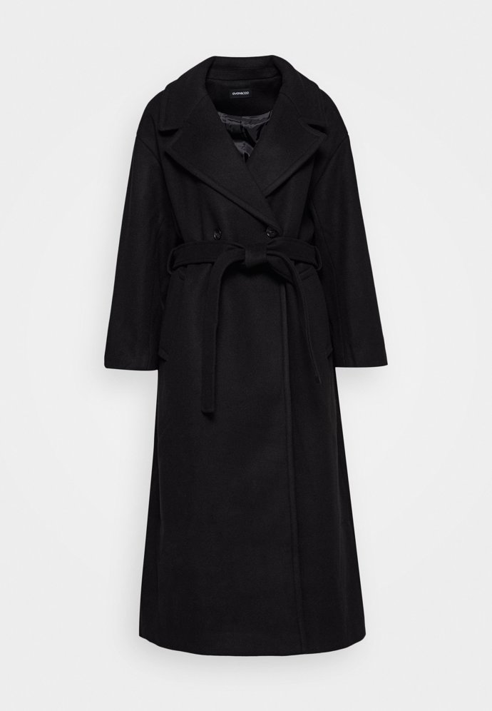 Kabát s lemovanou fazonou, Even & Odd, 1 999 Kč.