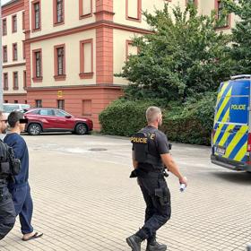 Mladík skončil ve vazbě.