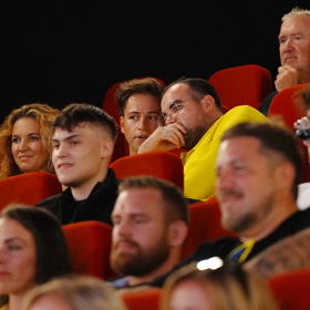 Milan Peroutka tokal se svým manželem v kinosále. 