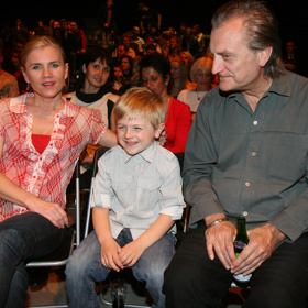 Otcem Artura je zesnulý výtvarník Bořek Šípek.