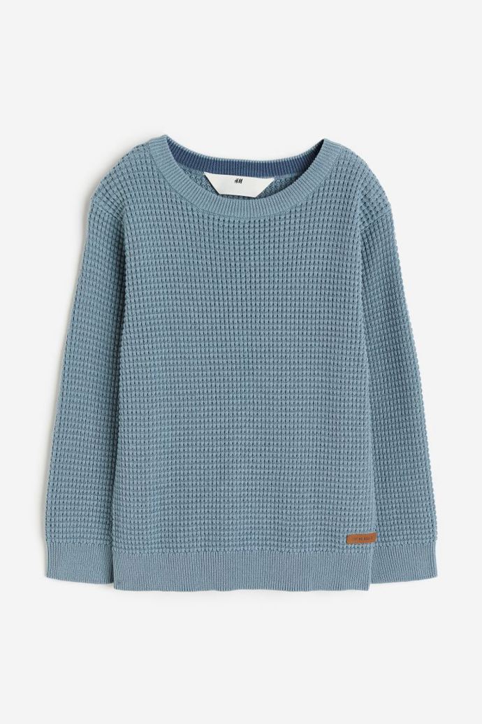 Ve školáckém šatníku se osvědčí i pohodlný pulovr. (H&M, 399 Kč)