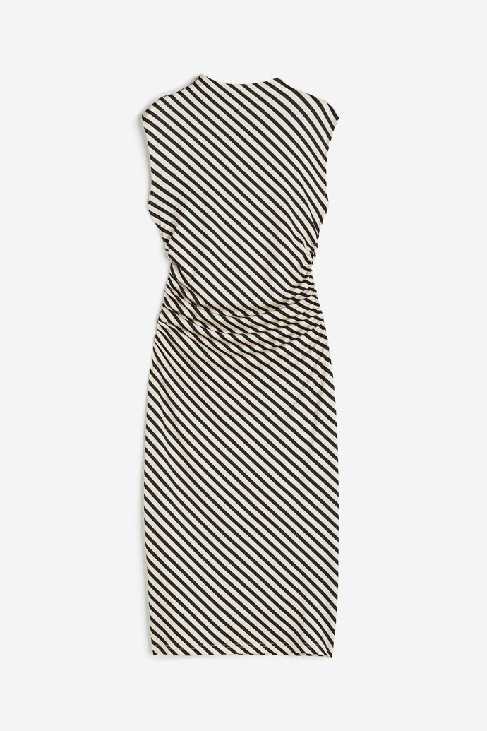 Přiléhavé šaty s řasením. H&M, 529 Kč