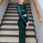 Herečka Michaela Pecháčková se zahalila do tmavě zelených flitrů. Šaty objevila na internetu a hned se do nich zamilovala. 