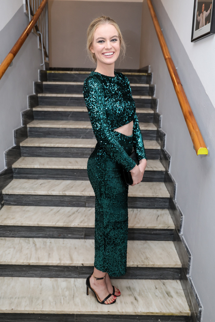 Herečka Michaela Pecháčková se zahalila do tmavě zelených flitrů. Šaty objevila na internetu a hned se do nich zamilovala. 