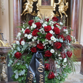 Smuteční věnec zaslali i představitelé vydavatelství Opus. 