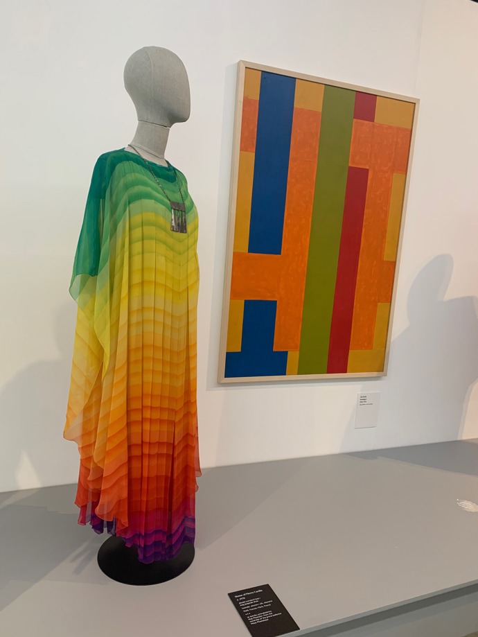 Propojení umění a módy. Takto poskládáno to vůbec nevypadá složitě. (Overal, Pierre Cardin, 1970)