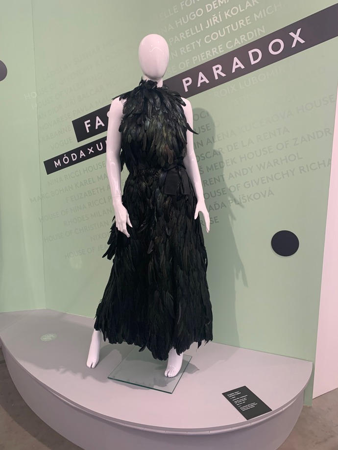 Výstavu Móda X Umění najdete od 15. července v Museu Kampa v centru Prahy.