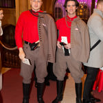 Herec Jan Komínek na Česko-Slovenský ples v roce 2023 se svým kamarádem zase dorazil v sokolské uniformě, což byl skutečně zajímavě zvolený oděv, pokud pánové měli na pozvánkách napsaný smoking.