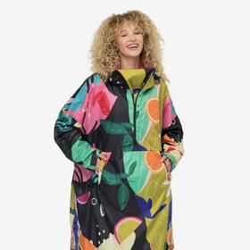 Barevná parka s krátkým zipem, LAURASØN, 1 599 Kč.