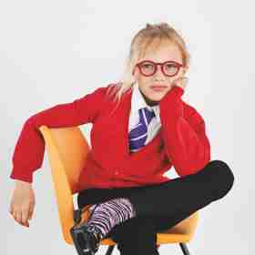 Školní styling pro dívku podle Marks&Spencer. Kardigan, 850 Kč