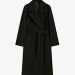 Dlouhý plášť s vázačkou, Massimo Dutti, 5 595 Kč.