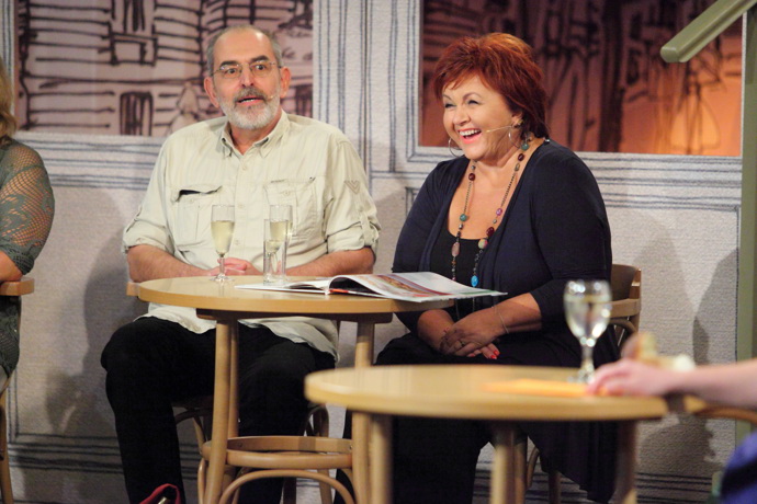 Po boku Iva Šmoldase se dobře baví také zpěvačka Hanka Křížková.