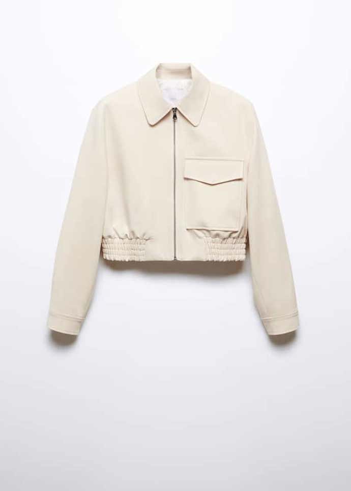 Elegantní blejzr s kapsou, Mango, 2 299 Kč.