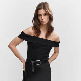 Top se stahovacími rukávky, Mango, 499 Kč.