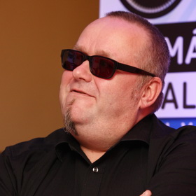 Hudebník Jan Kalina založil skupinu Sto zvířat.