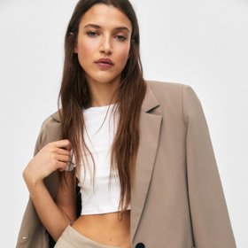 Větší, ale skvěle padnoucí, Pull & Bear, 799 Kč.