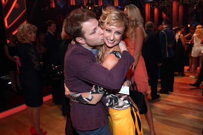 Takhle líbal Jan Onder tanečnici Lucii Hunčárovou.