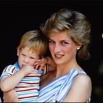 Harry tvrdí, že s maminkou má společný nos, barvu očí a strach ze tmy. Proto v dětství musel mít pootevřené dveře do chodby, jinak by neusnul.