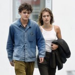 Jestli se ovšem Jack tátovi v něčem podobá, pak je to vedle nosu a pusy také slabost pro příslušnice opačného pohlaví. Naposledy se zapletl s nadějnou francouzskou modelkou Camille Jansen (23), fotografové ho ale načapali už s vícero dívkami, jako třeba na tomto snímku. 