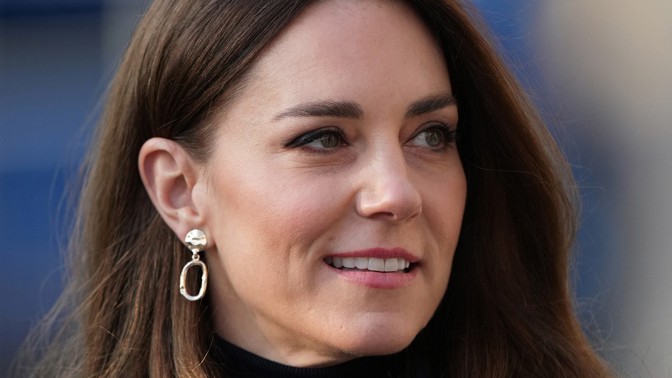 Kate Middleton dokonale ovládá královský protokol: Video, jak nenápadně nechává vyniknout Williama, obletělo svět