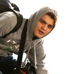 Zatímco Lily-Rose kráčí v tátových šlépějích, Jack žije s mámou na jihu Francie a pečlivě se vyhýbá zájmu médií.