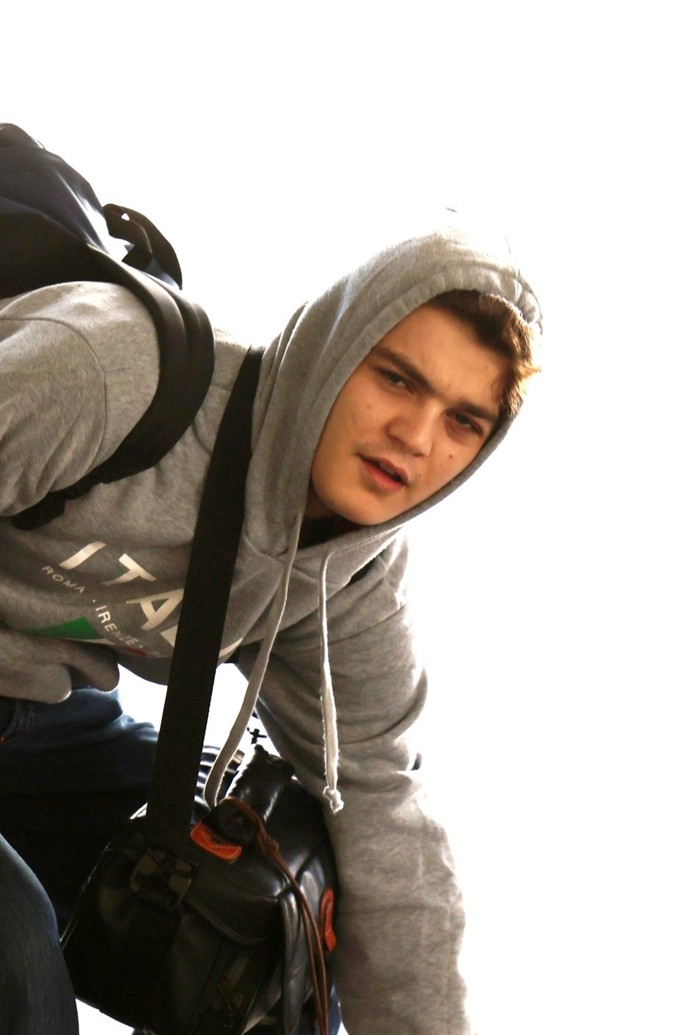 Zatímco Lily-Rose kráčí v tátových šlépějích, Jack žije s mámou na jihu Francie a pečlivě se vyhýbá zájmu médií.