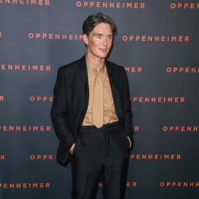 Cillian Murphy v outfitu značky Prada.