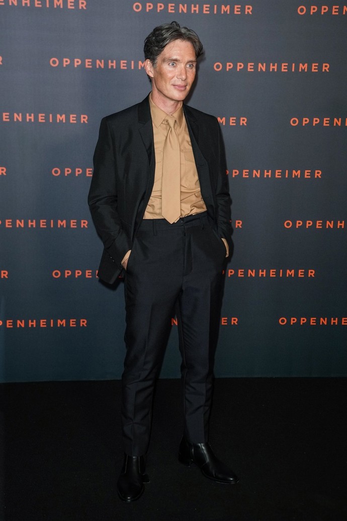 Cillian Murphy v outfitu značky Prada.