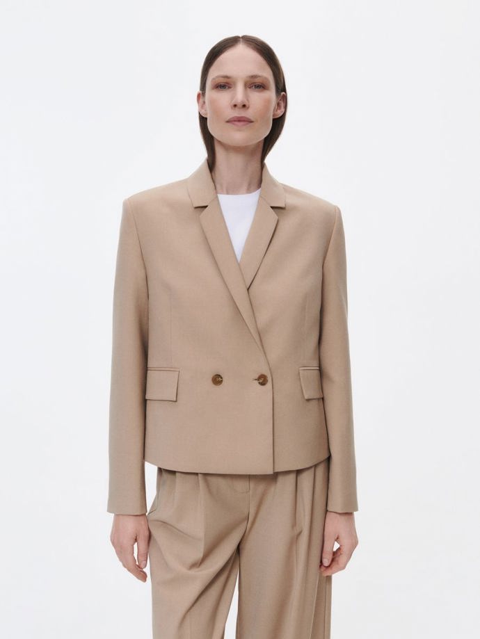Oversize varianta ve zkrácené verzi, Reserved, 2 599 Kč.