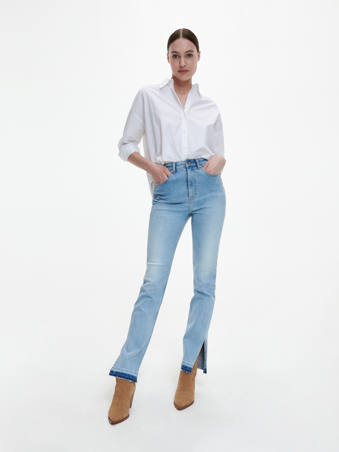 Základní bílá košile v jednoduchém casual stylingu. Reserved, 599 Kč