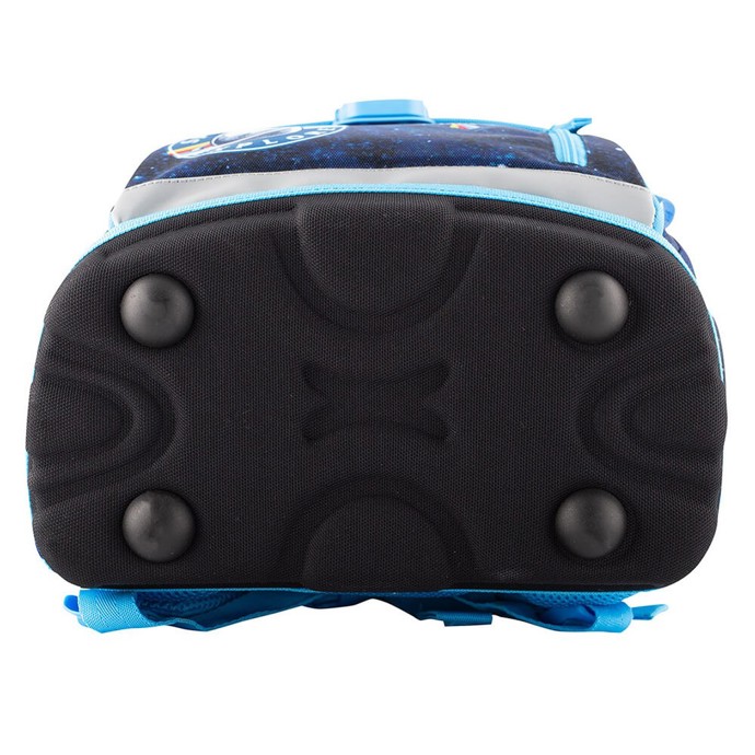 Aktovka Hama má vyztužené dno s nožičkami.