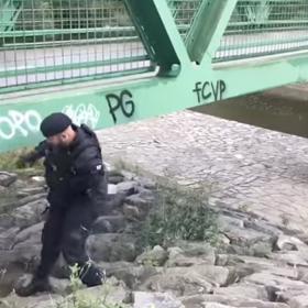 Policisté nyní brutální čin vyšetřují