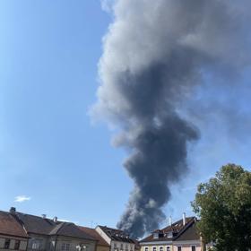 Mohutný požár v Žebráku na Berounsku.