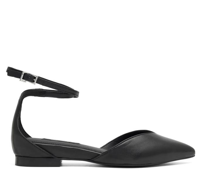 Střevíčky s páskem, Gino Rossi, 1 999 Kč.