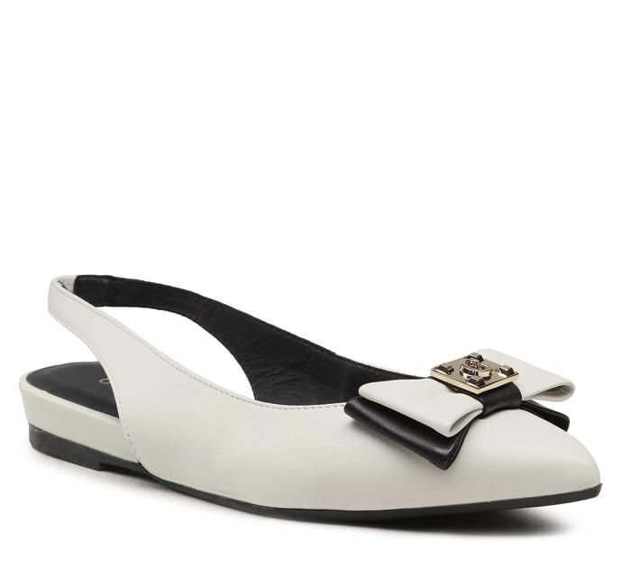 Střevíčky s mašlí, Guess, 1 999 Kč.