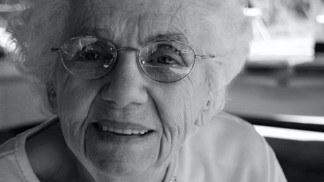 Božena (72): Stará láska nerezaví, ale rovnou kvete. Zažila jsem to na vlastní kůži
