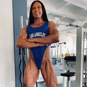 Věra Mikulcová nyní nosí dlouhé vlasy