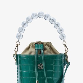 Kabelka - váček, Victoria Hyde, 1 999 Kč.