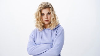 Andrea (35): Máma měla vždy raději mého bratra než mě. Nedokážu ale přes srdce přenést fakt, že ignoruje moji dceru