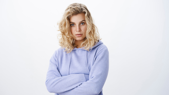 Andrea (35): Máma měla vždy raději mého bratra než mě. Nedokážu ale přes srdce přenést fakt, že ignoruje moji dceru