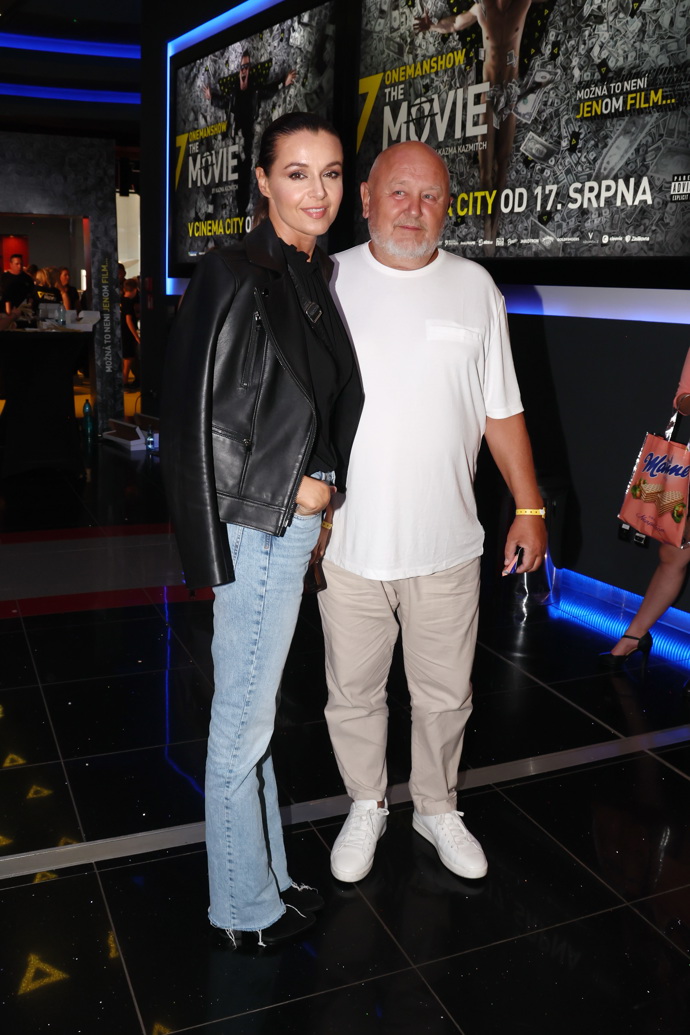 Modelka Iva Kubelková na premiéru zavítala s partnerem Georgem Jiraskem.