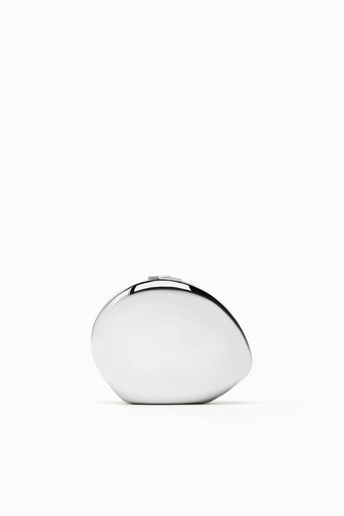 Stříbrné pouzdrové psaníčko, Zara, 1 199 Kč.