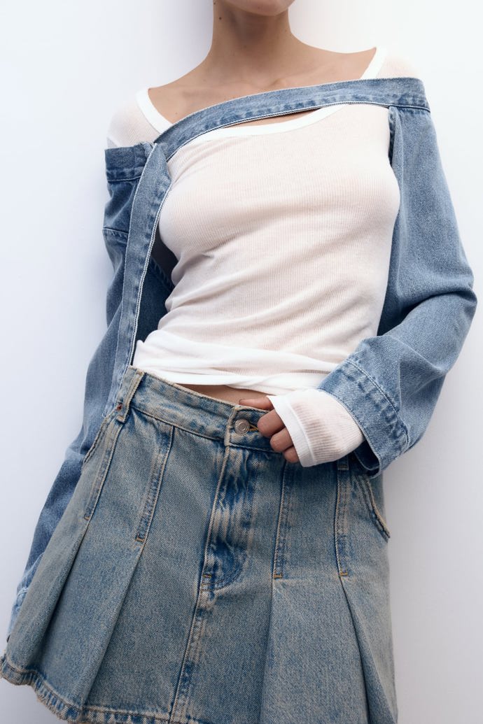 Džínové rukávy, Zara, 549 Kč.