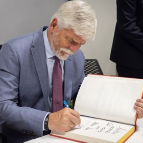 Prezident republiky Petr Pavel si práce Řehákové váží.