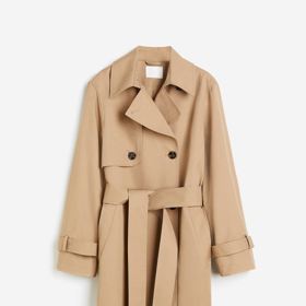 Klasika v pískové, H&M, 1 799 Kč.