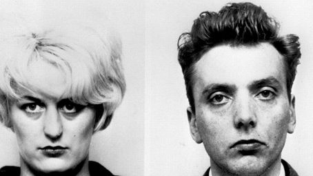 Sériový vrah Ian Brady: Milovník nacismu vraždil s přítelkyní mladé chlapce. Těla házeli do močálu